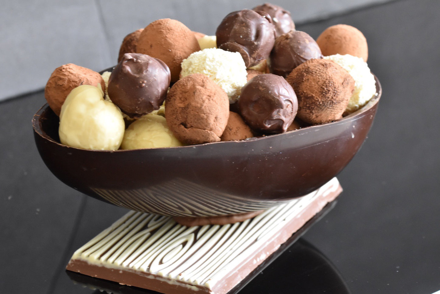 Assorted Chocolate Truffles / Ovo Com Trufas Sortidas
